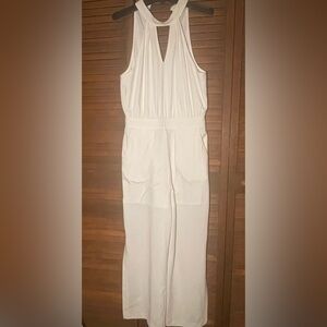Beautiful white jumpsuit!